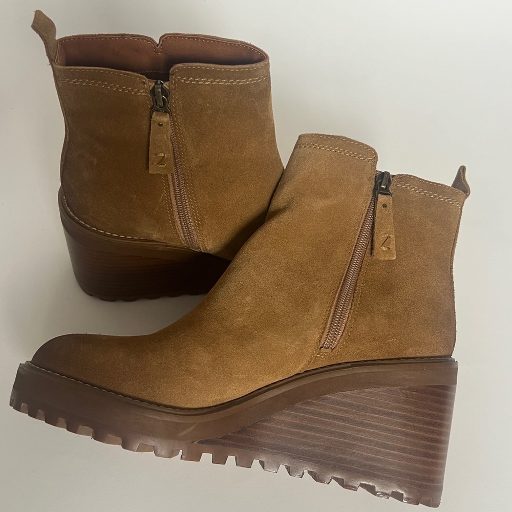 NWOT Zodiac women leather booties
